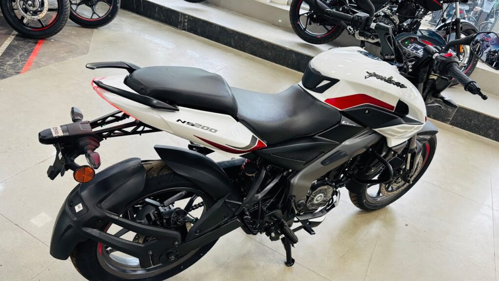 2025 Bajaj Pulsar NS200 First Look