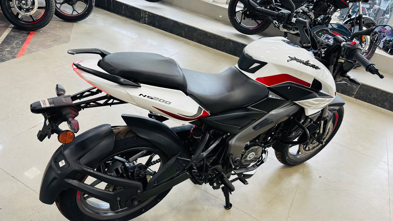 2025 Bajaj Pulsar NS200 First Look